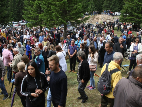 FOTO/VIDEO: Tisuće vjernika na Kedžari proslavilo Divin dan