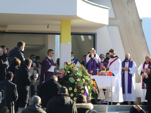 FOTO: Sahranjen fra Živko Petričević