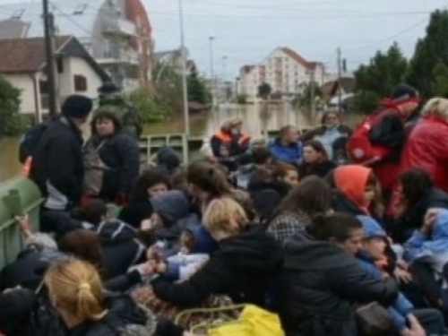 S područja Obrenovca evakuirano gotovo 17.000 ljudi