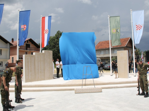 UZDOL: Otkriven spomenik poginulim braniteljima i obilježen Dan 3. bojne brigade Rama