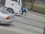 VIDEO: Djevojčice izašle iz autobusa pa ih udario kamion