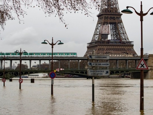 Pariz se sprema za poplavu, razina vode prijeti gradu