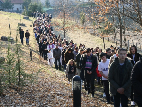 FOTO: Put križa kroz fratarski gaj na Šćitu