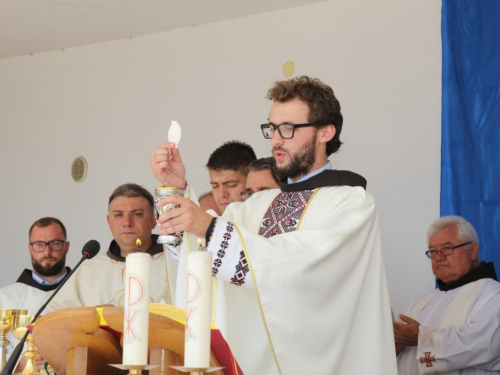 FOTO: Mlada misa fra Franje Barabana u Rumbocima