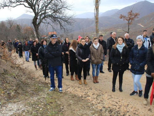 FOTO: Mr. Pero Brajko predvodio put križa na Uzdolu