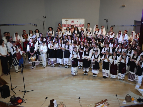 FOTO/VIDEO: Večer folklora u Prozoru