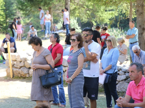 FOTO: Na Vranu služena sv. misa za poginule duvandžije