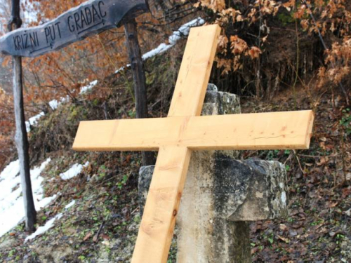 FOTO: Provincijal fra Lovro Gavran predvodio misu i Križni put na Uzdolu