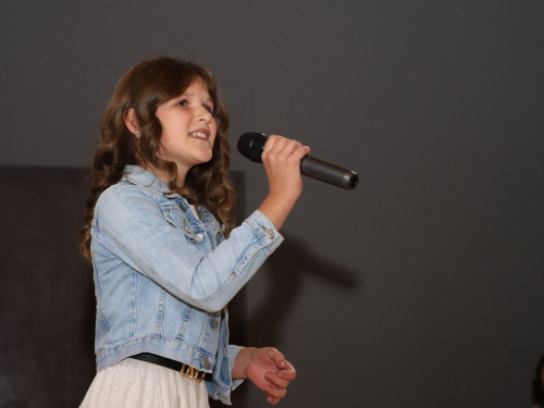 FOTO: Ines Markešić i Magdalena Zadro pobjednice dječjeg festivala ''Mala Rama 2024.''