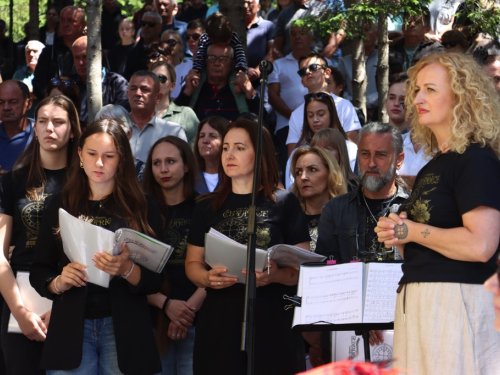 FOTO/VIDEO: Tisuće hodočasnika okupilo se na Kedžari u spomen na Divu Grabovčevu