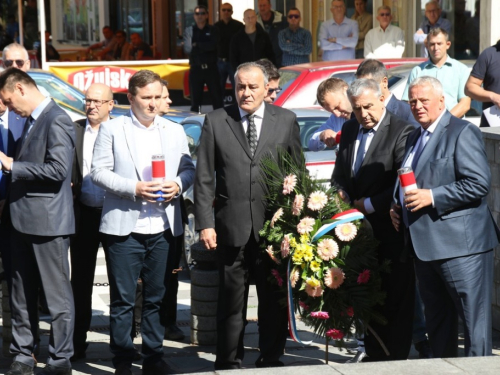 FOTO: Polaganjem vijenaca i svečanom sjednicom započelo obilježavanje Dana općine