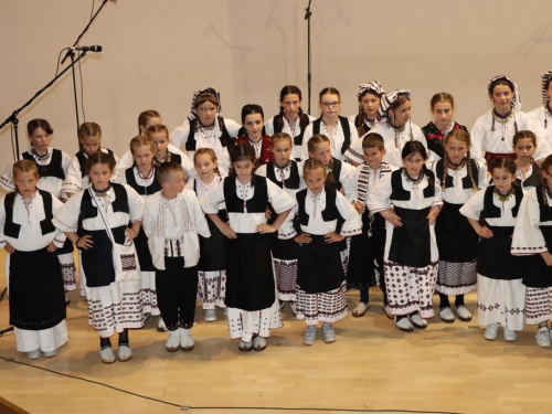 FOTO/VIDEO: Škola folklora u Prozoru koncertom predstavila svoj rad