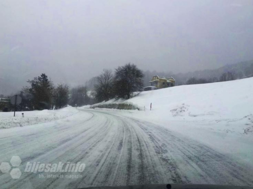 Ugažen snijeg i poledica na kolnicima