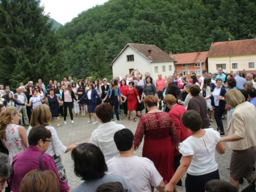 FOTO: Vanjska proslava sv. Ante u župi Gračac