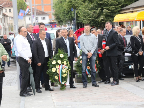 FOTO: Polaganjem vijenaca i svečanom sjednicom započelo obilježavanje Dana općine