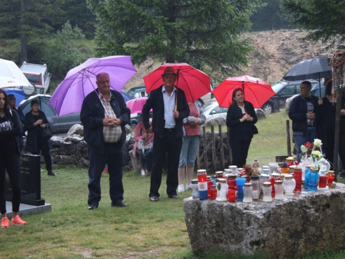 FOTO/VIDEO: Na Vranu služena sv. misa za poginule duvandžije