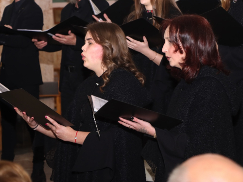 FOTO: Čuvarice pjesmom ispunile crkvu na Šćitu
