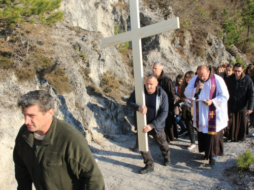 FOTO: Ramski put križa na brdo Gračac