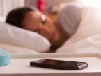 Niste ni svjesni koliko je opasno spavati s mobitelom blizu glave