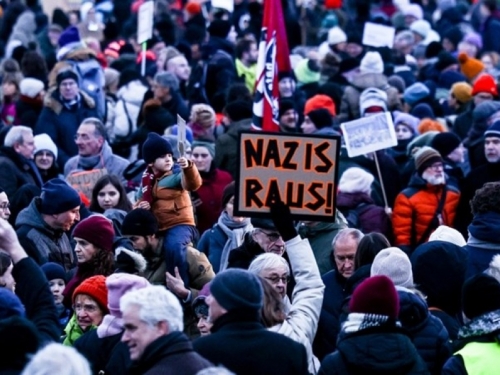 Deseci tisuća Nijemaca prosvjeduju protiv ekstremne desnice