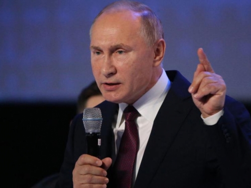 Putin: Dok sam ja na vlasti neće biti istospolnih brakova