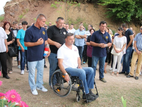 FOTO: Na Pomenu otkrivena spomen-ploča dvojici poginulih branitelja iz Rame