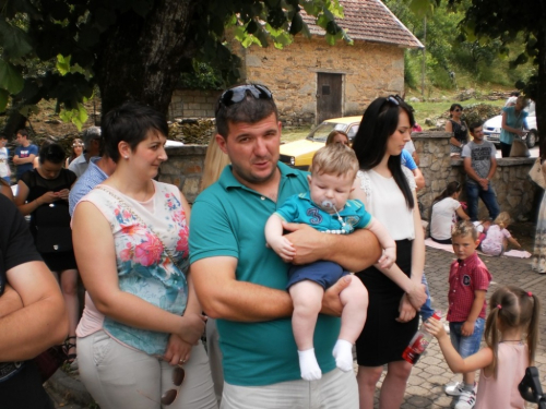 FOTO: Vanjska proslava sv. Ante u župi Gračac