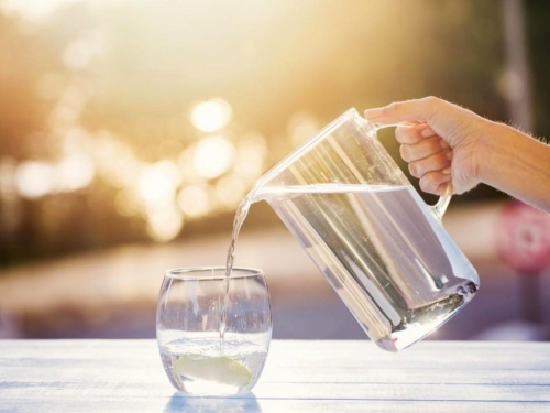 Koliko vode treba dnevno piti kad je vruće?