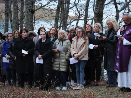 FOTO: Put križa kroz fratarski gaj na Šćitu