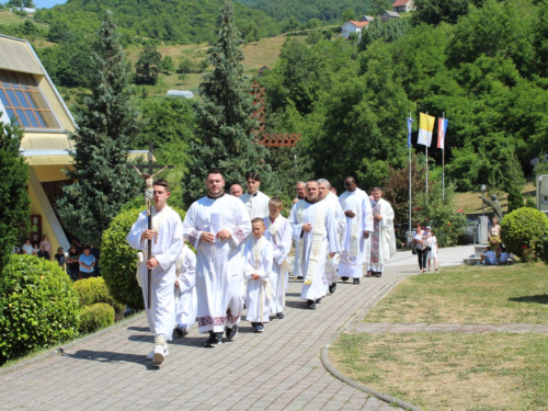 FOTO: Na Uzdolu svečano proslavljen sv. Ivo, patron župe