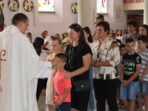 FOTO: 16. festival duhovne glazbe ''Djeca pjevaju Isusu'' u župi Prozor