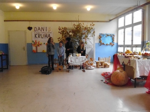 FOTO: Dani kruha u Osnovnoj školi Veselka Tenžere Uzdol