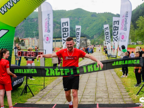 FOTO: ''Rama u srcu'' osvojila prvo i drugo mjesto u muškoj štafeti polumaratona u Jablanici