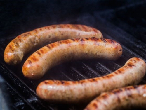 Redovito konzumiranje slanine i kobasica može povećati rizik od raka dojke