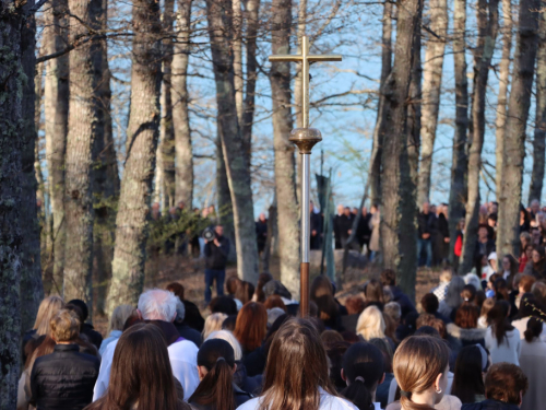 FOTO: Put križa kroz fratarski gaj na Šćitu