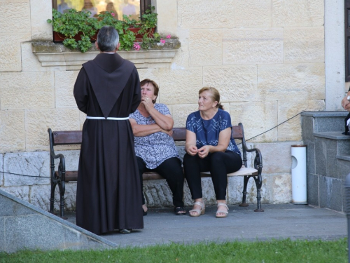 FOTO: Započela trodnevnica u župi Rama-Šćit, prvašići darovani prigodnim darovima