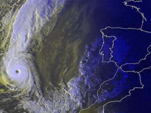 Poslano upozorenje: Ophelia stiže u Veliku Britaniju