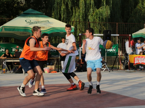 FOTO: Ekipa ''ALF Market'' osvojila Streetball za juniore