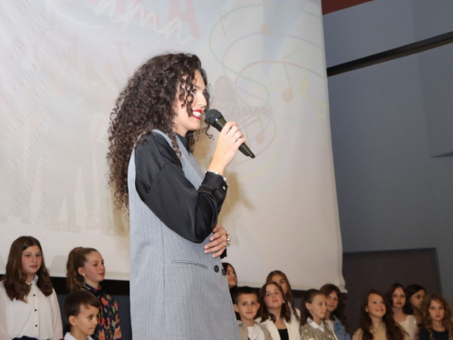 FOTO: Ines Markešić i Magdalena Zadro pobjednice dječjeg festivala ''Mala Rama 2024.''