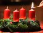 S prvom nedjeljom Došašća, pali se prva svijeća na adventskom vijencu