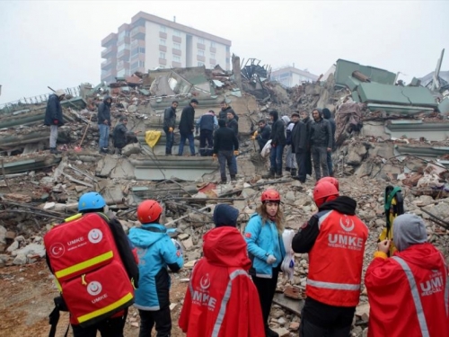 Broj mrtvih u potresima u Turskoj i Siriji dosegao 4.300