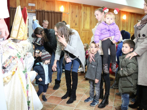 FOTO: Sv. Nikola i ove godine razveselio djecu u župi Rama Šćit