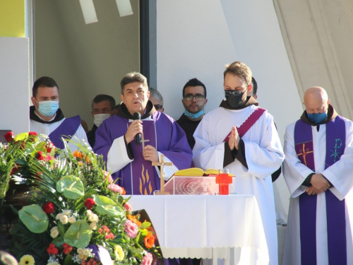 FOTO: Sahranjen fra Živko Petričević