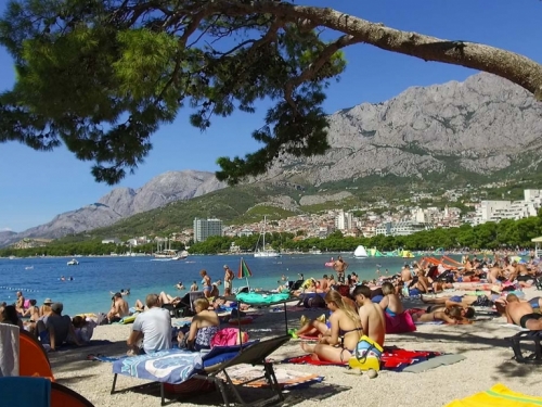Gradonačelnik Makarske: Gosti iz BiH na plaži jedu, ostave samo smeće, od njih nema zarade