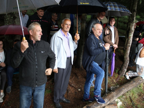 FOTO/VIDEO: Na Vranu služena sv. misa za poginule duvandžije