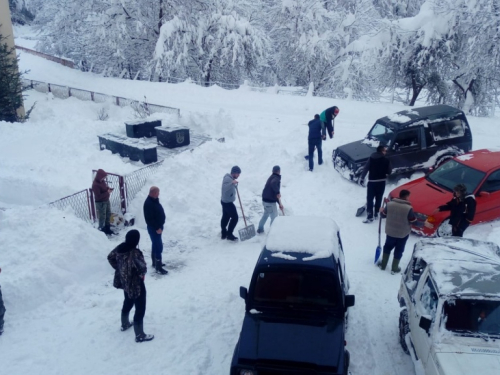 Zajedničko druženje i ukrašavanje crkve na Lugu