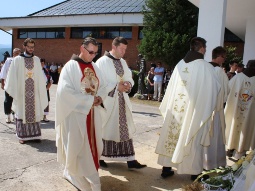 FOTO: Mlada misa fra Franje Barabana u Rumbocima