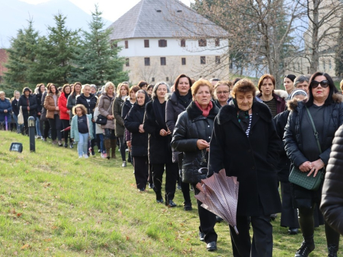 FOTO: Put križa kroz fratarski gaj na Šćitu