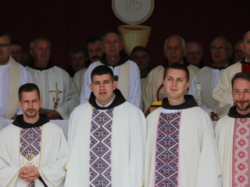 FOTO: Mlada misa fra Antonia Baketarića u Rumbocima