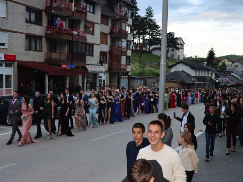FOTO/VIDEO: Matura 2023. - Defile mladosti na ulicama Prozora